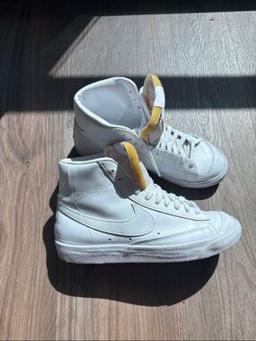 Nike White Sneakers with Yellow/sponge Accent